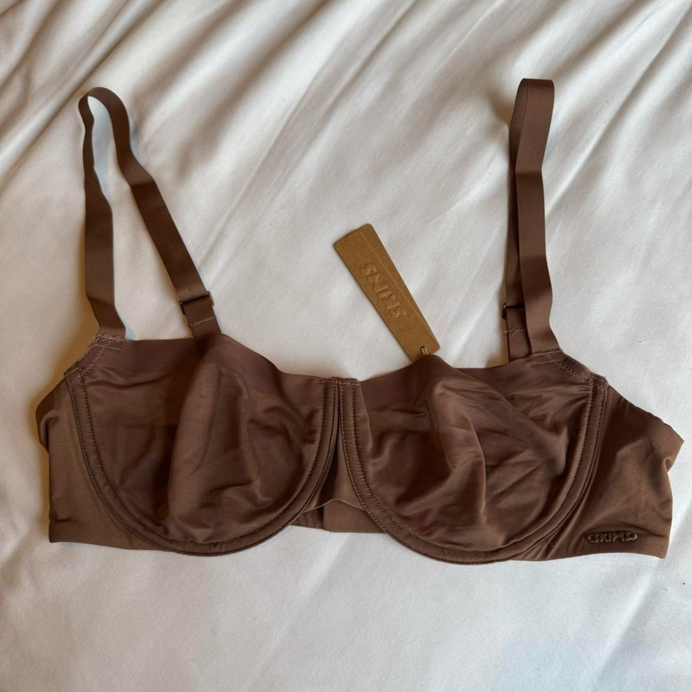 NWT Skims No Show Unlined Balconette Bra